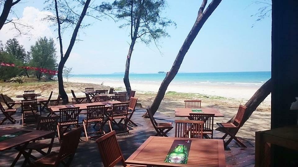 Cherloft@Samsuria Beach Residences Kampung Sungai Ular Exterior foto
